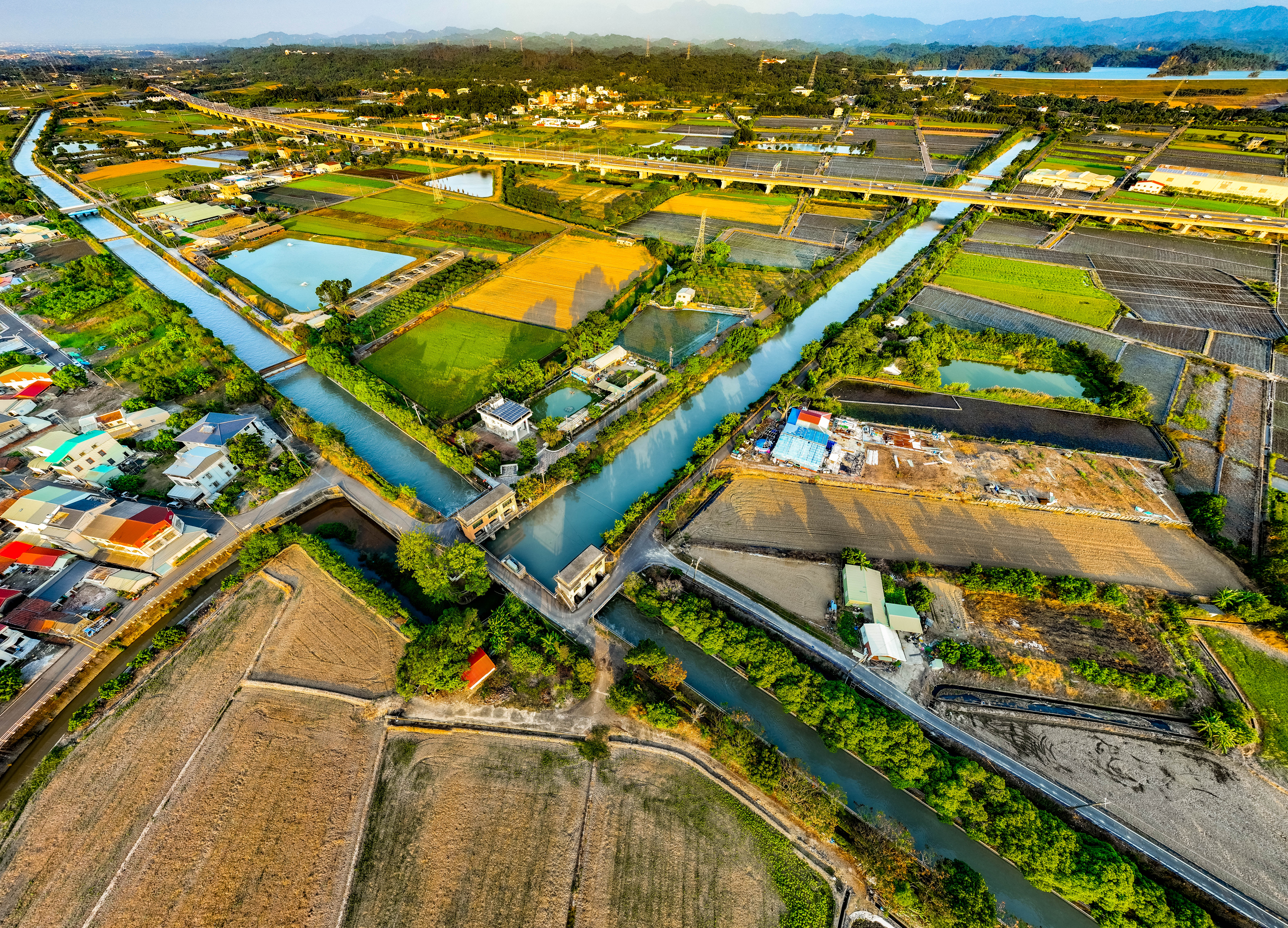 何正堃 - 水流過的地方