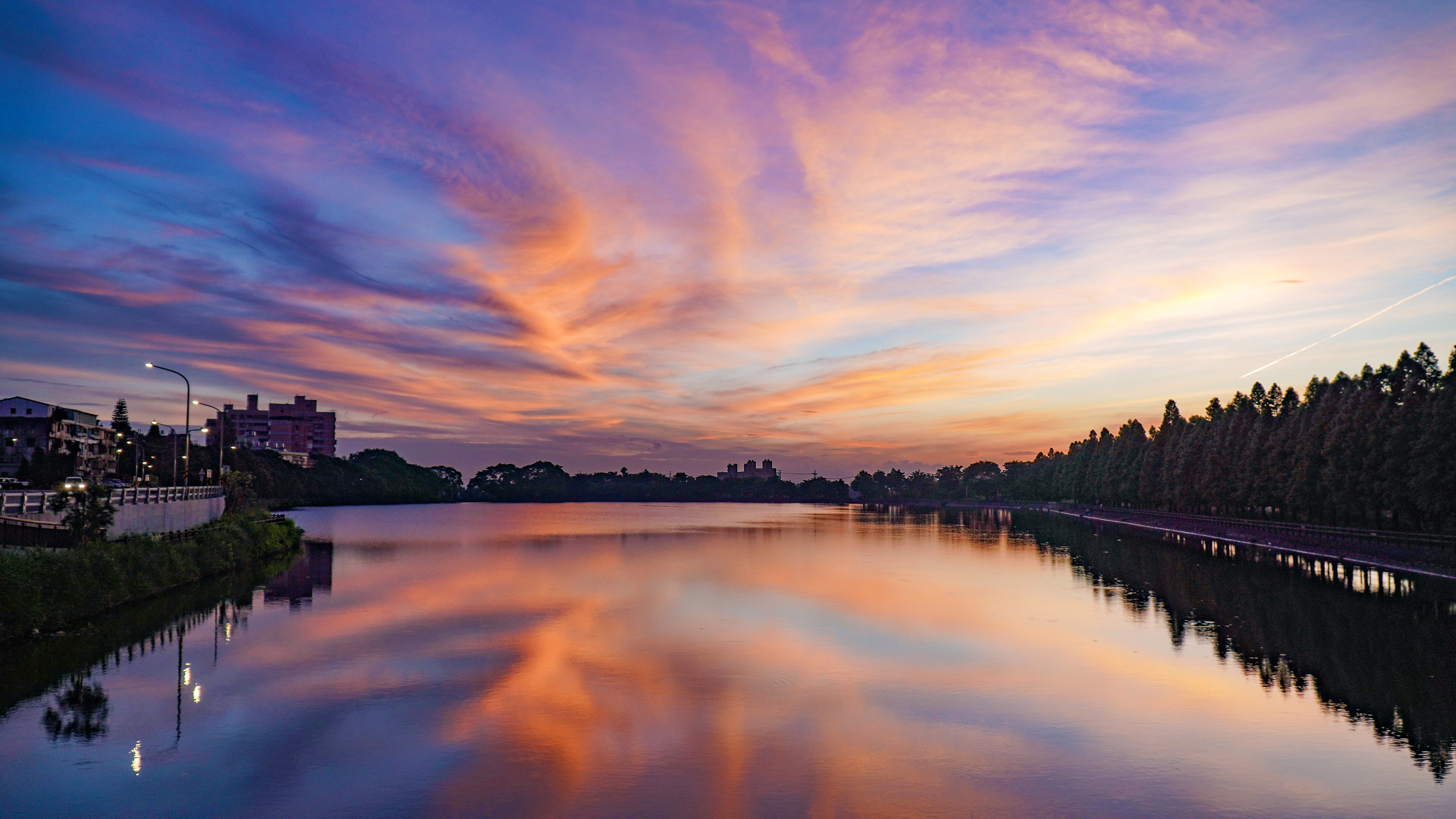 賴來富 - 霄裡-日出虹彩